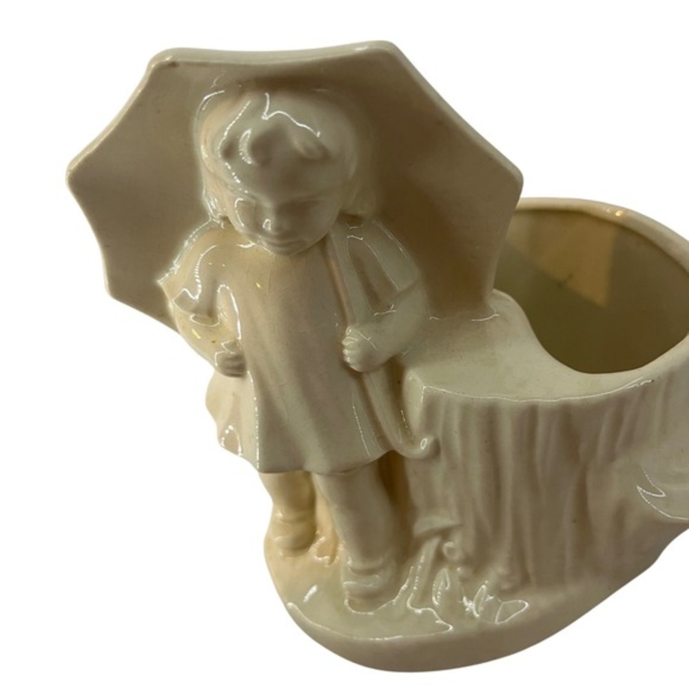 Unbranded Vintage Girl with Umbrella Tree Stump Planter Cream‎ Ceramic Good 6in